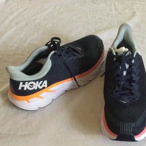 New women tennis shoes